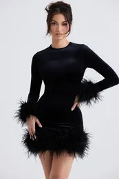 カジュアルドレスゴージャスな羽毛ブラックベルベットミニイブニングドレスエレガントな女性パッケージヒップボディーコンパーティーの週末ホームベスティド