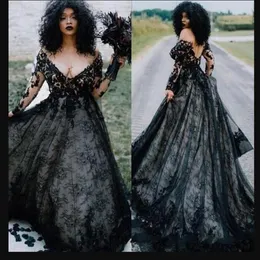 Goth Country Wedding Suknie Linia V Długie rękawie Storek ślubny z czarnymi koronkowymi aplikacjami na plażę G178M