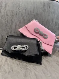 Mode satin lyxdesigner handväska kvinnor diamanter bow högklassig damer axelväska nyhet chic punkt kvinnlig kväll väska