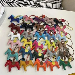 Handmade Real Leather Luxury Designers Keychains Women Rainbow Horse Headphone Bag Men Car Key Rings Pendant Accessories 30 Color273m