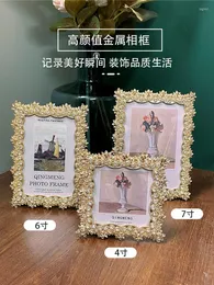 Frames Nordic Style 4/6/7inch Golden Metal Picture Po Kpop Stuff Pocard Holders For Room Decoration XC044