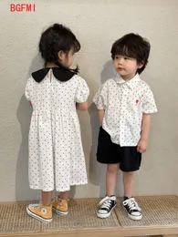 Completi di abbigliamento 212Y 100% cotone a pois Tshirt Bambini Ragazzi Summer Thin Set Girl Dress Cute Love Print Abiti Abbigliamento fratello e sorella 230608