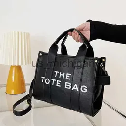 Borse da sera 2022 New Summer Luxury Women Handbag Leathe The Tote Bag Lettera Pittura Designer Brand Design Borsa a tracolla casual Regalo per Lady J230608