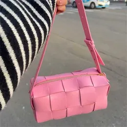 Bottegas Totes Bag Designer Handbags Veneta Cassette Bags New Brick Pink Knitted Bag for Women's Underarm Bag Is Fashionable and Versatile Handheld Pillow Bag