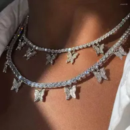 Hänghalsband 2023 trendig isad ut halskedjan kristallfjäril choker halsband för kvinnor flerskikt kors strass smycken