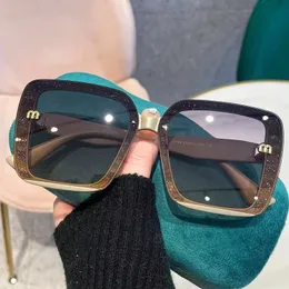 Miu Large Frame Women A High-end Feel 2023 Nuovi occhiali con protezione UV e solare per occhiali da sole da uomo