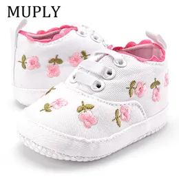 Sapatos de bebê feminino First Walkers de renda branca floral bordado sapatos macios Prewalker Walking Toddler Kids Shoes First Walker 230608