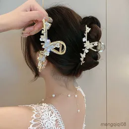 آخر Retro 2022 جديد Butterfly Pearl Rhinestone Closp for Girls Large Crab Corean Fashion Hairdress Hair Accessories R230608