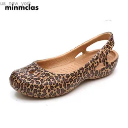 Minmclas Frauen Clogs Gelee Sandalen Hause Rutschfeste Sommerschuhe Krankenhaus Flache Hausschuhe Kunststoff Mädchen Wasserdichte EVA Gartenschuhe L230518