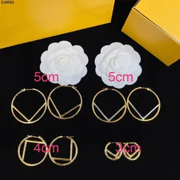 Kvinnor Gold Hoops örhänge Designer smycken mode Big Circle 5cm Letters Hoop örhängen Märken Luxurys Stud F Earring för män öronringar 3 cm med låda