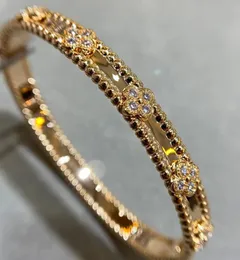 EEQ 2024 Fashion brand Four Leaf Clover Bracelet is a luxurious crystal diamond bracelet for women. 18k gold high-quality designer bracelet jewelry