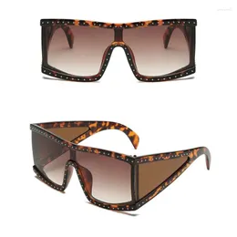 Sunglasses The European And American Personality Glasses Big Frame Rivets Lady Joined Body Piece Windproof Mirror Street