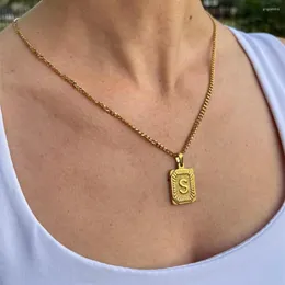قلادة قلادة اللون الذهبي A-Z عقد الحروف الأولية مربع الأبجدية ميدالية الفولاذ المقاوم للصدأ للنساء للنساء الرجال