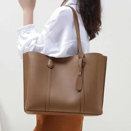 Designer Bags Shoulder Chain Bag Clutch Flap Totes Bags Viney Bag Female 2022+Tidy Leather Large Capacity Portable One Shoulder Tote Small 2022 Commuter Ffpm2023