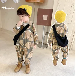 Overall mode barn jumpsuit för barn långärmad höst småbarn pojkar byxor bodysuit koreanska baby dungarees ytterkläder 230608