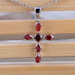 سلاسل Rongqing 1pcs/Lot Zircon Cross Necklace Jesus Piece Crytal Crytal for Women Collier