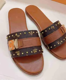 Lås den platt mule tofflor Kvinnor Dålig läder Bekväm vadderad Intersula Sole Glides Outdoor Circle Buckle Accessory Beach Sandaler med låda