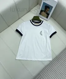 Kadın T-Shirt Tasarımcısı 2023 Yaz Yeni Koleji Tarzı Günlük Çok yönlü Slim ve Age Actanling Boyun Çizgisi Kontrast Baskı Yuvarlak Boyun Kısa Kollu T-Shirt FCT6