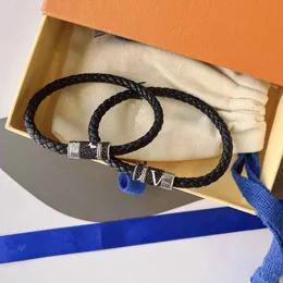 Retro marca designer pulseira clássico preto pulseiras de couro ímã fivela contas mão corda homens mulheres casal pulseiras luxo moda presente de alta qualidade