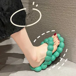 Kapcia grube podeszte stringi plażowe klapki buty kobiety buty na zewnątrz splątki bąbelkowe platforma letnie buty dama non slip wygodne buty Z0328
