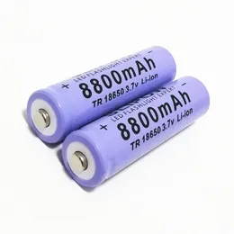Высококачественный 18650 8800 мАч 3,7 В плоская / заостренная литийная батарея может использоваться в ярком фонарике / ножницах для парикмахеров и так далее.