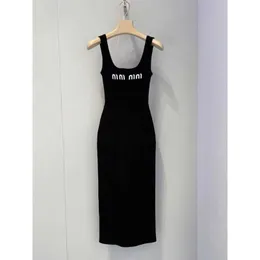 Marca de luxo miu vestido preto designer camisola doce mini saia sexy colete sem mangas verão Y2K regata de malha