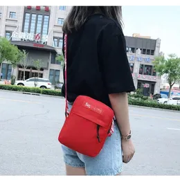 Pakiety dzienne kobiety małe torba na ramię kwadratowa torba crossbody torba klatki piersiowej trend mody Fanny pakiet oryginalny unisex sportowa torba na zakupy