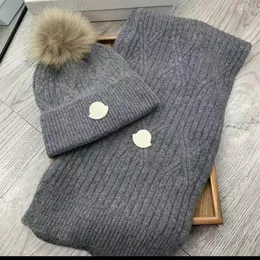 2022 Classic Suit Hat Hat Scarf Cashmere Rabbit Cashmere Quality the Warm Is Super bekväma män och kvinnor kan göra ett par ST295m