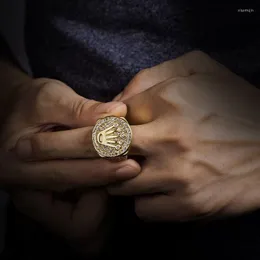 Pierścienie klastra moda pełna cyrkon korona mrożona w dhinstone zaręczynowy obrączka na męską biżuterię za rockowy palec rockowy palec hopowy