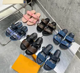 Kadın Tasarımcı Bom Dia düz katır terlikleri 1A3r5m Serin zahmetsizce şık slaytlar ayarlanmış altın tokalar yaz plaj sandaletleri