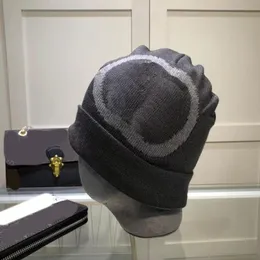 Designer Hat 2022 lettera cappelli di lana di lusso caldo delle donne di lavoro a maglia Berretti cappello di lana multifunzionale degli uomini di sport all'aria aperta 245 v