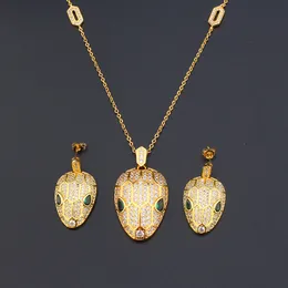 New Silver Gold Cross Cadeia Fina Fina Cobra Diamante pingentes de colares longos para mulheres Mã