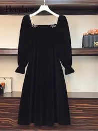 Casual Dresses Fall Winter French Vintage Square Collar Velvet Office Ladies Elegant High midja A-line Retro Black Evening Party Dress