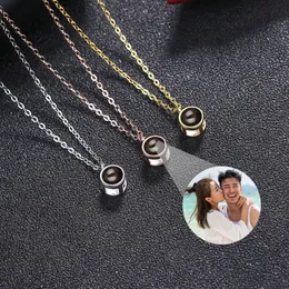 Pendant Necklaces DODOAI Po Custom Projection Necklace Pendant Personalized Necklace Lover Family Wife Husband Memory Gift Valentine's Day Gift 230609