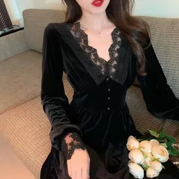 Dress Vintage Black Veet Women Dress Sexy Vneck Lace Petal Sleeve Elegant Lady Midi Dresses for Party Night Vestido Negro