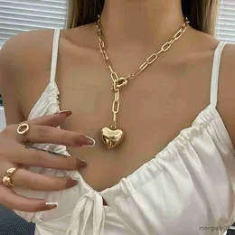 Pendant Necklaces New Design Big Love Heart Brushed Alloy Metal Necklace for Women 2022 Creative Long Chain Clavicle Fashion Jewelry R230612