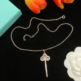 2023 Fashion necklace chains for men Luxury Designer Heart Necklaces Designer Classic T Brand Key Custom Chains Hip Hop Jewelry