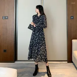 Casual Dresses French Vintage V Neck Long Sleeved Floral Skirt Waist Closing Women Slim Maxi For Chiffon Spring Summer 2023