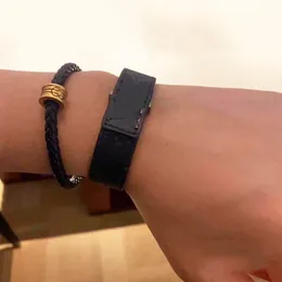 Varumärkesdesigner lyxiga armband män och kvinnors armband mode unisex smycken aolly spänne läderstorlek 21 cm med låda