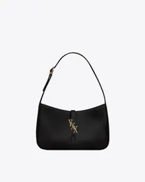 Underarm handväska le5a7 -serie guld logo ko läder vandrande väska singel axelväska kvinnors lilla söta väska