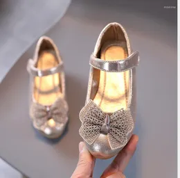 أحذية مسطحة أزياء الأميرة أطفال الجلود للفتيات الجميلات اللامعة غير الرسمية للأطفال عالي الكعب الفراشة عقدة ذهبية