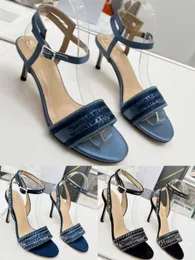 مصمم مصمم للسيدات الصنادل الصيفية أحذية مسطحة الأزياء شاطئ الشاطئ النعال