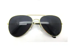 Klasyczne pilotowe mężczyźni kobiety okulary przeciwsłoneczne Metal Gold Frame Glass Glass Black Lens Rozmiar 58 mm 62 mm Odpowiednie na plażę wędkarstwo z akcesoriami