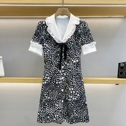 2023女性デザイナーサマードレス服ローブフレンチスタイルの小さなスカートvネックバブルスリーブスターフローラルドレス