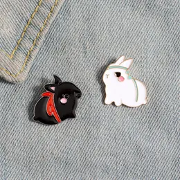 Spille Cartoon Animal Spilla Black White Cute Couple Badge Accessori per risvolto