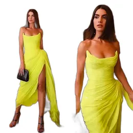 Vestidos de Coquetel Pretos Amarelo Chiffon Plissado Noite Arábia Saudita Mulheres Vestidos de Festa Formais Divididos Vestido de Baile Plus Size robe de soiree