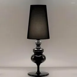 Lampade da tavolo Moderno semplice difensore spagnolo Lampada a led Luci di moda per soggiorno Apparecchio da scrivania da comodino per matrimoni