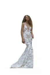 Berta Mermaid Wedding Dresses Plus Size Lace Apheded DeepVネックブライダルガウンバックレスセクシーなウェディングドレスローブデマリー