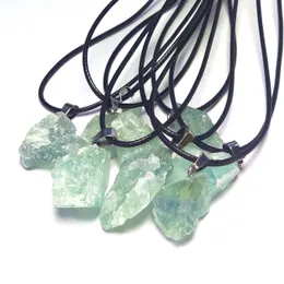 Oregelbunden naturlig rå stenhänge grön fluorit Amethyst Mineral Crystal Necklace Energy Quartz Healing Charms Meditation Yoga Party Gift Wholesale Fengshui