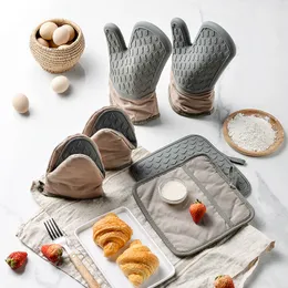 Oven Mitts 2pcs Heat Resistant Gloves Pad Oven Baking Insulation Mat Anti-scalding Microwave Oven Gloves Non-Slip Kitchen Baking Oven Glove 230613